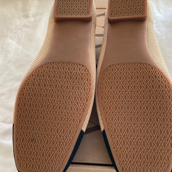 Shoes - Picture 4 of 9